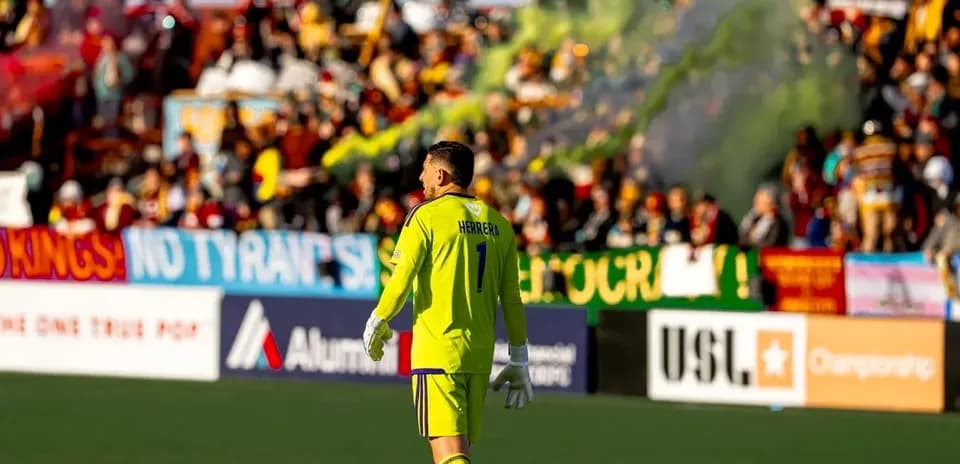 Portero en un partido de fútbol