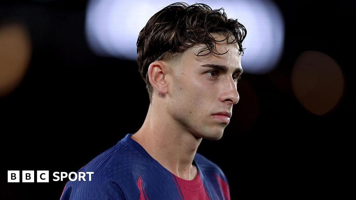 Jugador de fútbol en uniforme del FC Barcelona