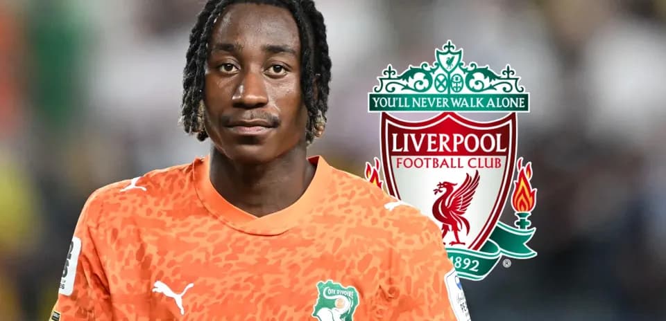 Jugador con camiseta de portero de Côte d'Ivoire