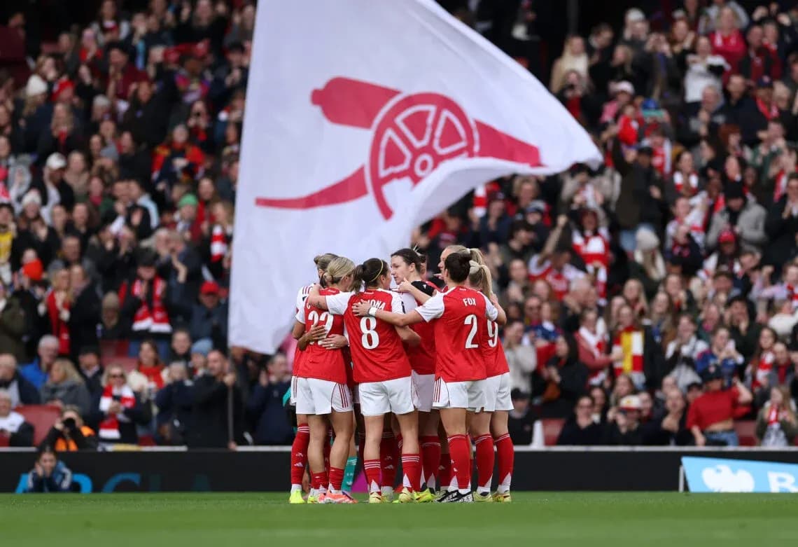 Jugadoras del Arsenal celebrando en el estadio