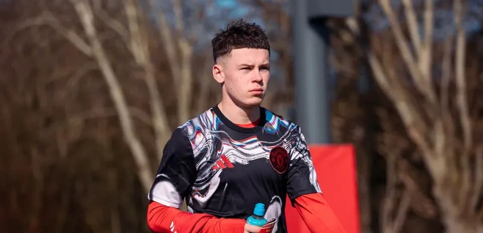 Jugador de Manchester United en entrenamiento con botella