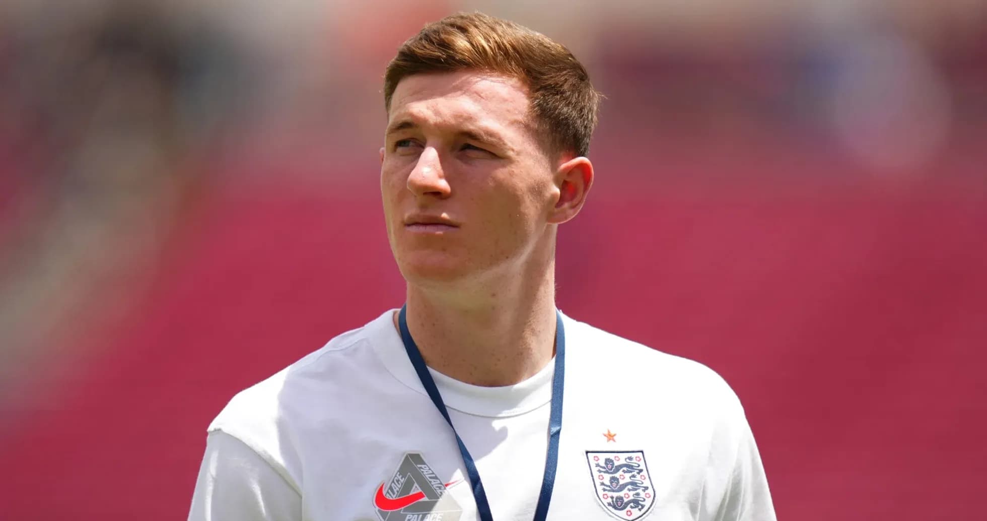 Jugador de Inglaterra observando antes del partido