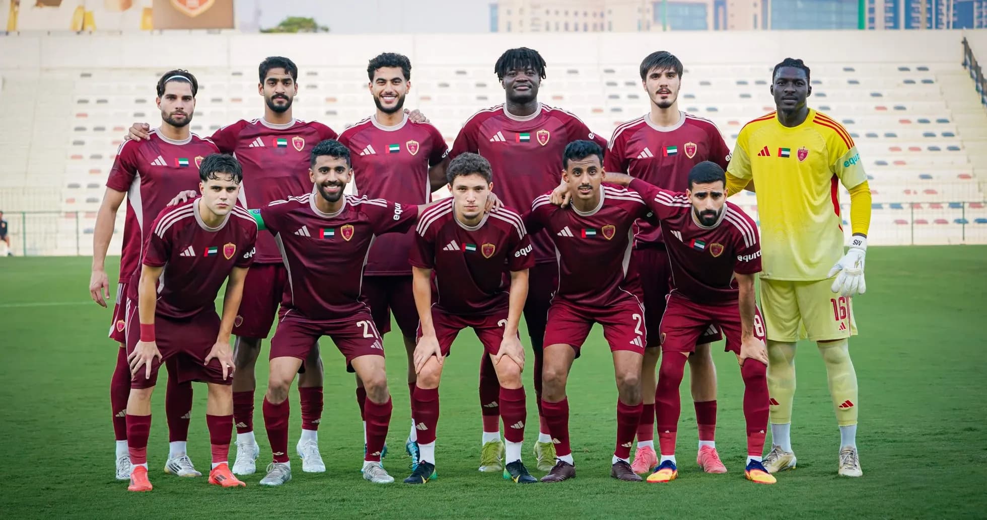 Equipo de Al Wahda U23 posando en el campo