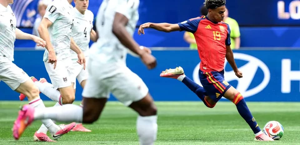 Jugador español disparando durante el partido