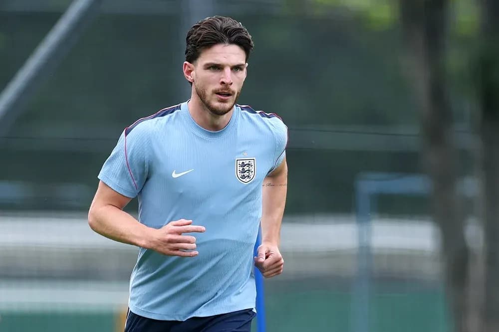 Jugador de Inglaterra corriendo durante sesión de entrenamiento