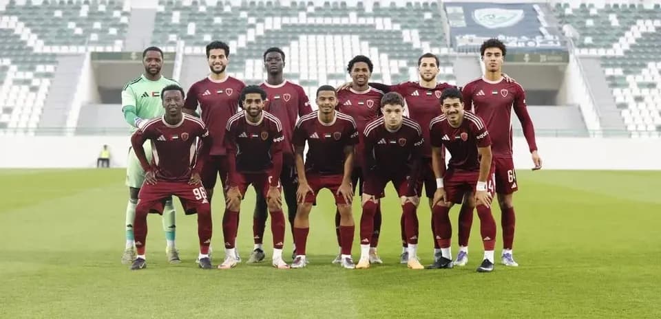 Equipo de Al Sharjah U23 posando para la foto