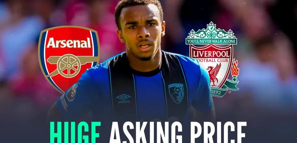 Jugador de Bournemouth entre escudos de Arsenal y Liverpool