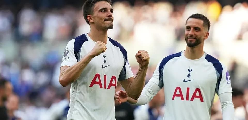 Jugadores de Tottenham celebrando tras un partido