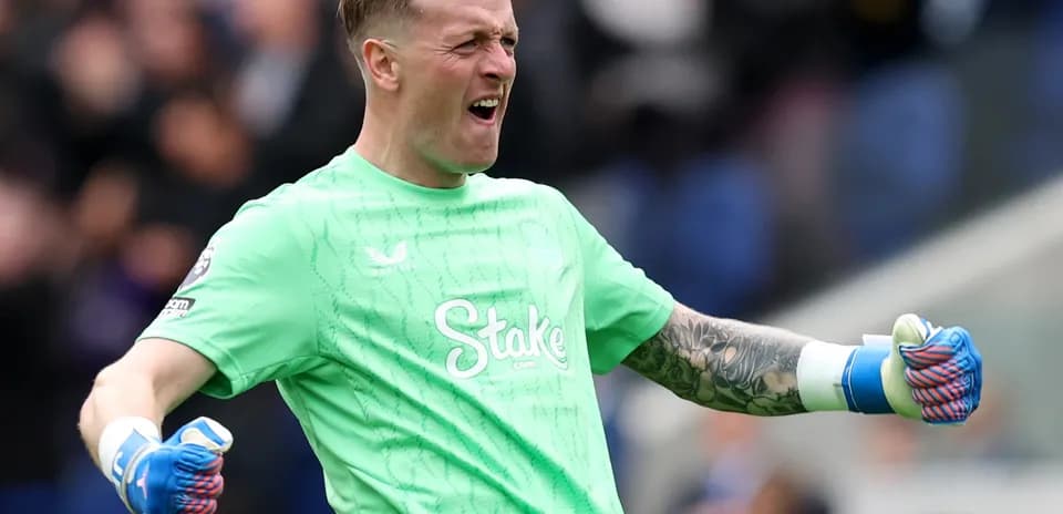 Portero de Everton celebrando un gol