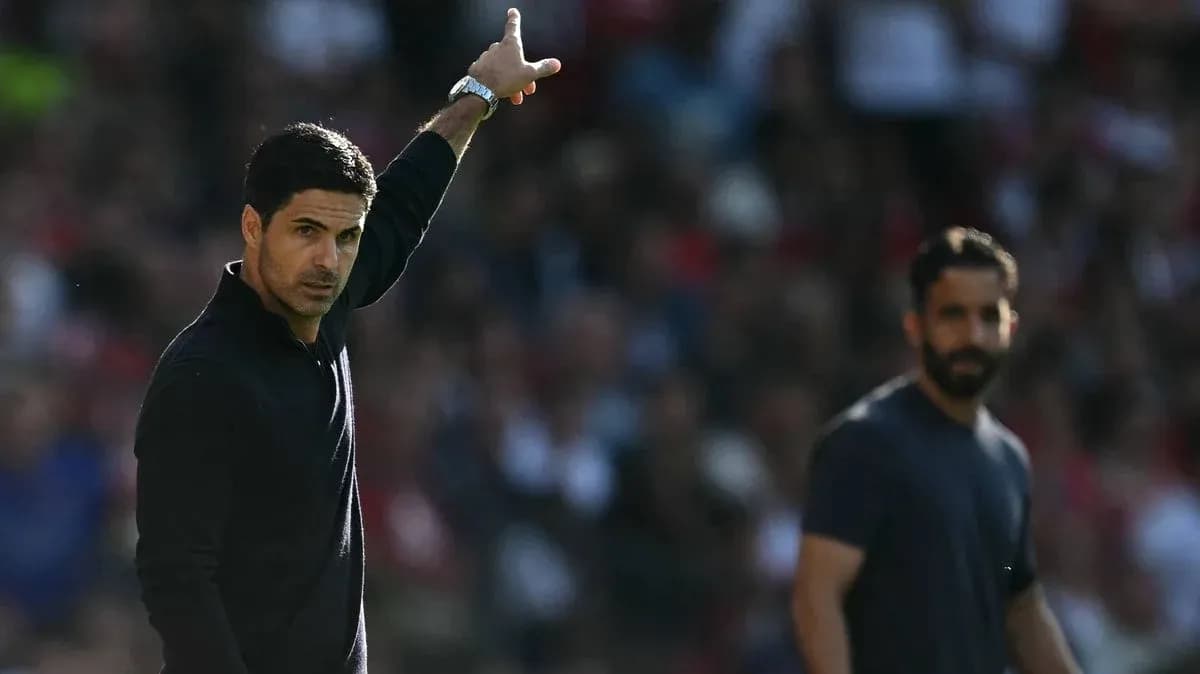 Entrenador dando instrucciones durante el partido