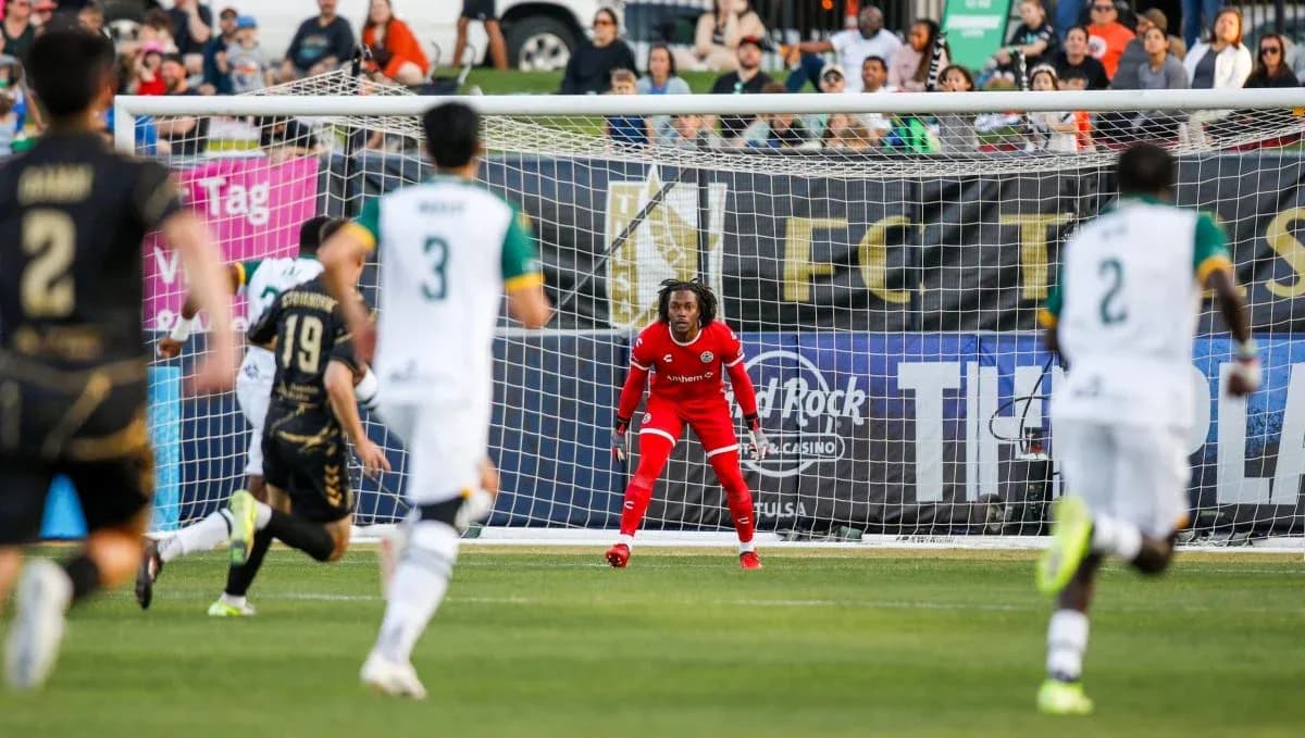 Portero preparado para un tiro penal