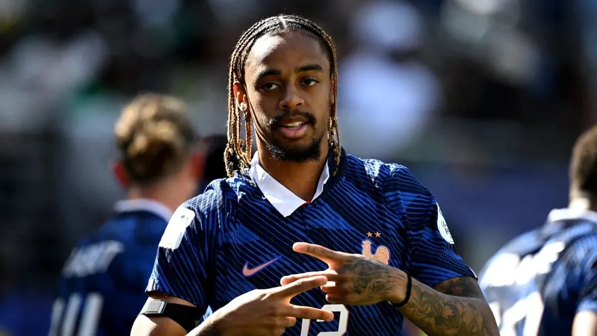 Jugador de Francia posando durante el calentamiento