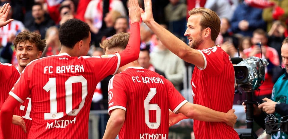 Jugadores de Bayern celebrando un gol juntos