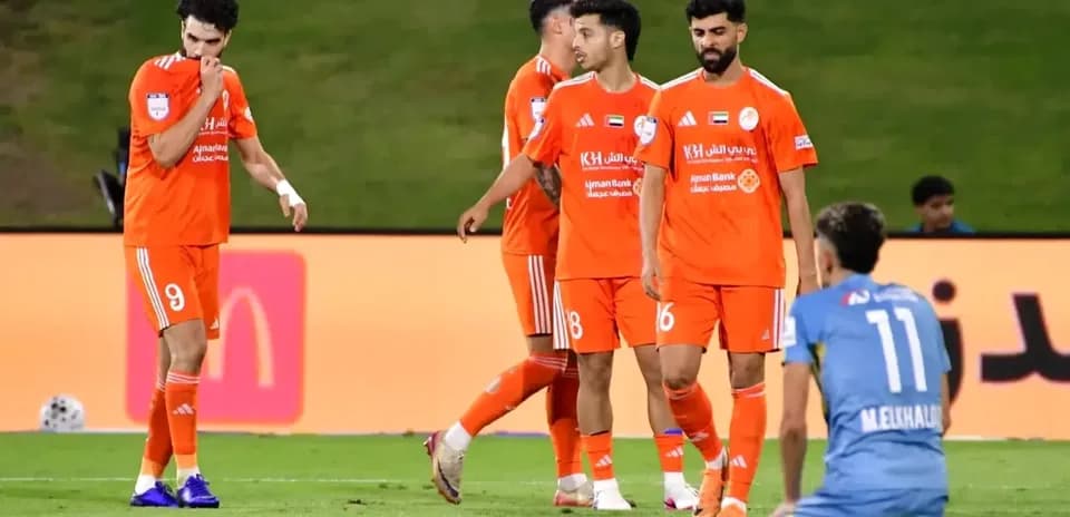 Jugadores de Ajman U23 celebrando un gol