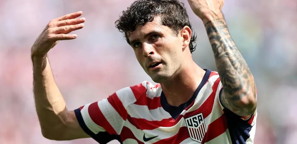 Jugador de la selección de EE. UU. señalando durante el partido