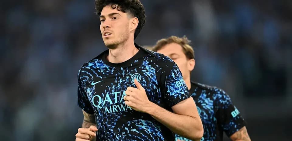 Jugador de Inter corriendo en el campo de entrenamiento