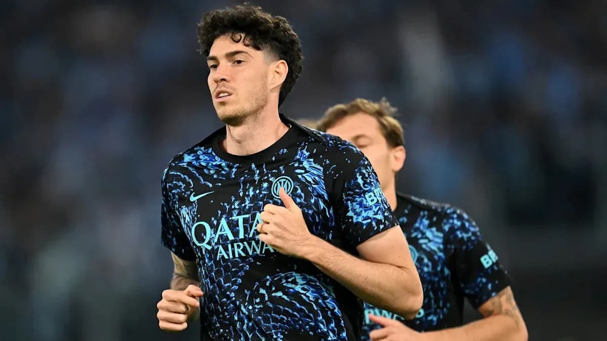 Jugador de Inter corriendo en el campo de entrenamiento