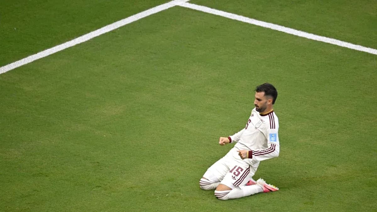 Jugador celebrando un gol en el campo de juego