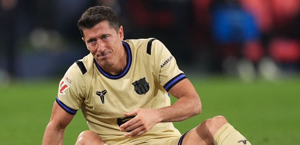 Jugador de Barcelona en el suelo durante el partido