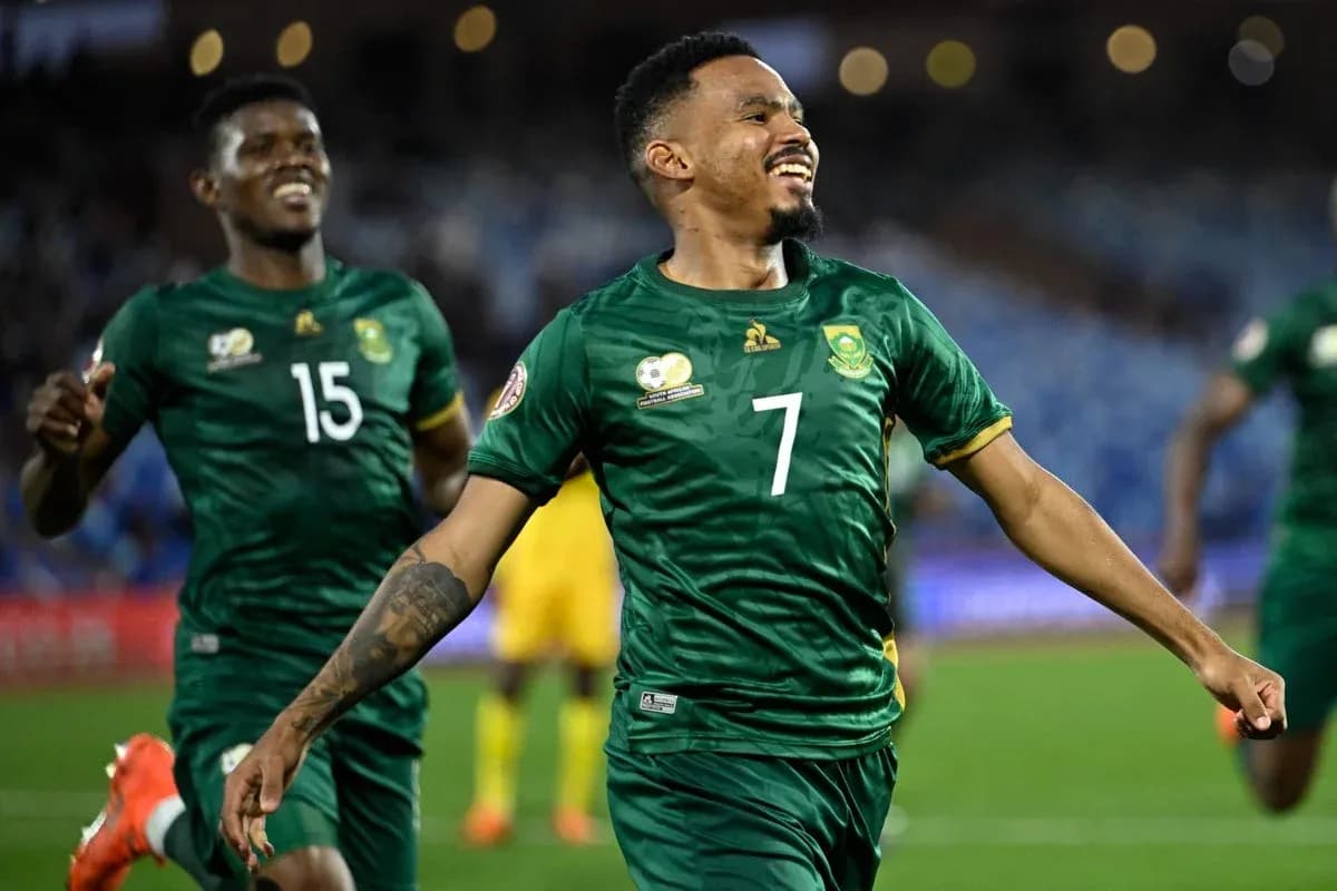 Jugadores de Sudáfrica celebrando un gol en partido