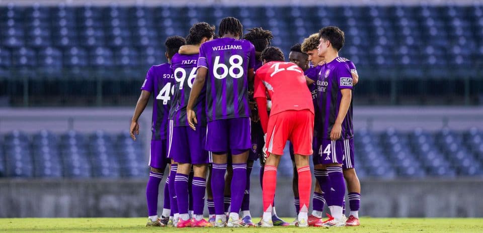 Equipo de Orlando City II en formación
