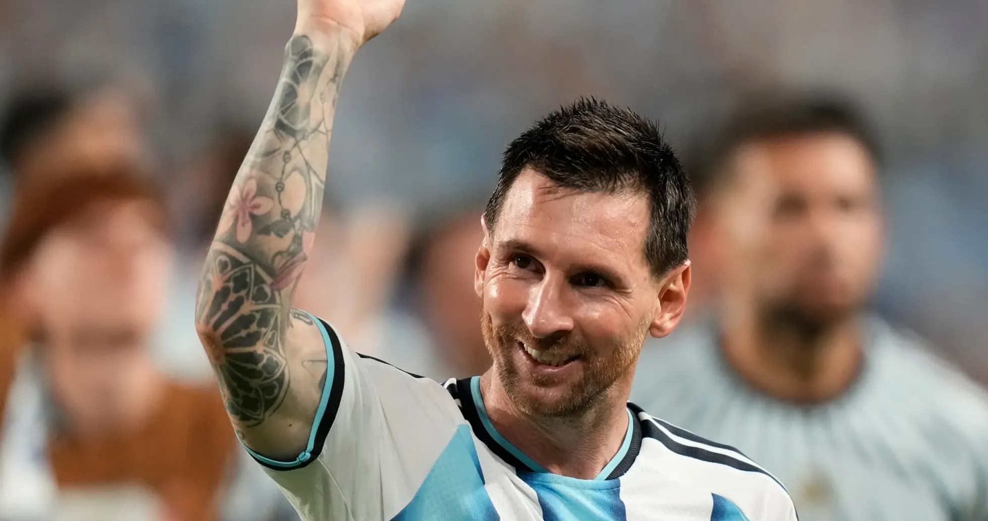 Jugador levantando el puño tras el partido