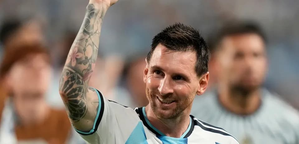 Jugador levantando el puño tras el partido