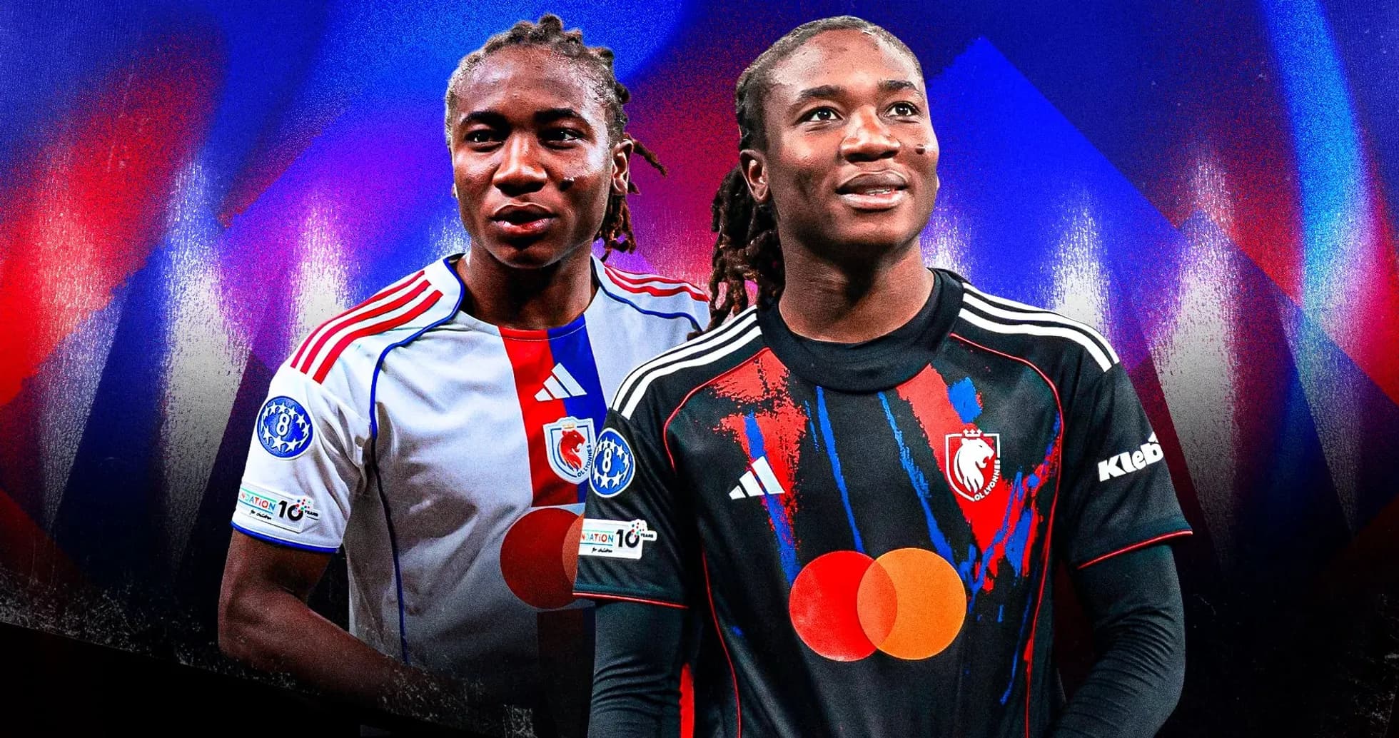 Dos jugadores de fútbol con camisetas de clubes distintos