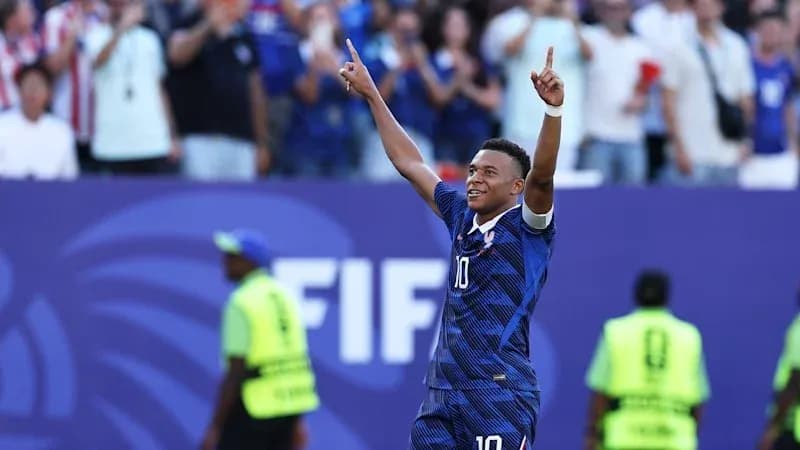 Jugador celebrando un gol en el partido