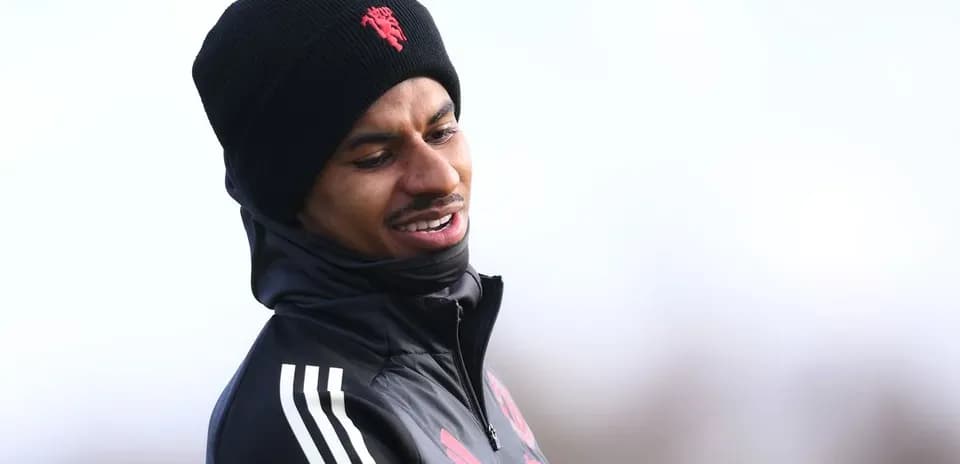 Jugador entrenando con gorro en sesión de práctica