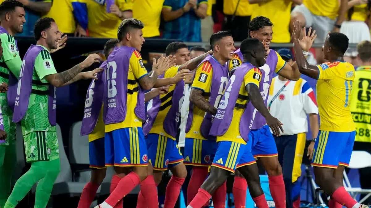Jugadores de Colombia celebrando un gol