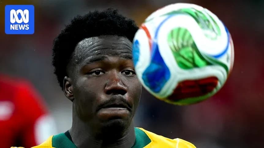 Jugador observando el balón durante el partido