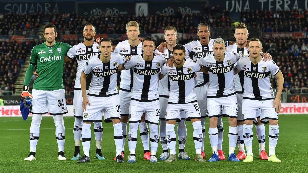 Equipo del Parma posando para la foto oficial