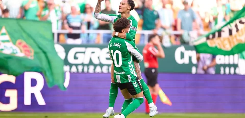 Celebración de jugadores de Real Betis en el estadio