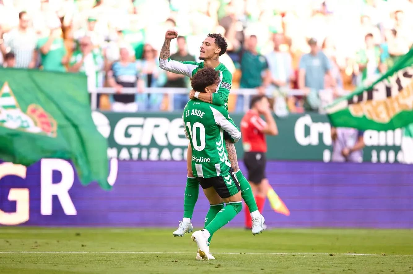 Celebración de jugadores de Real Betis en el estadio