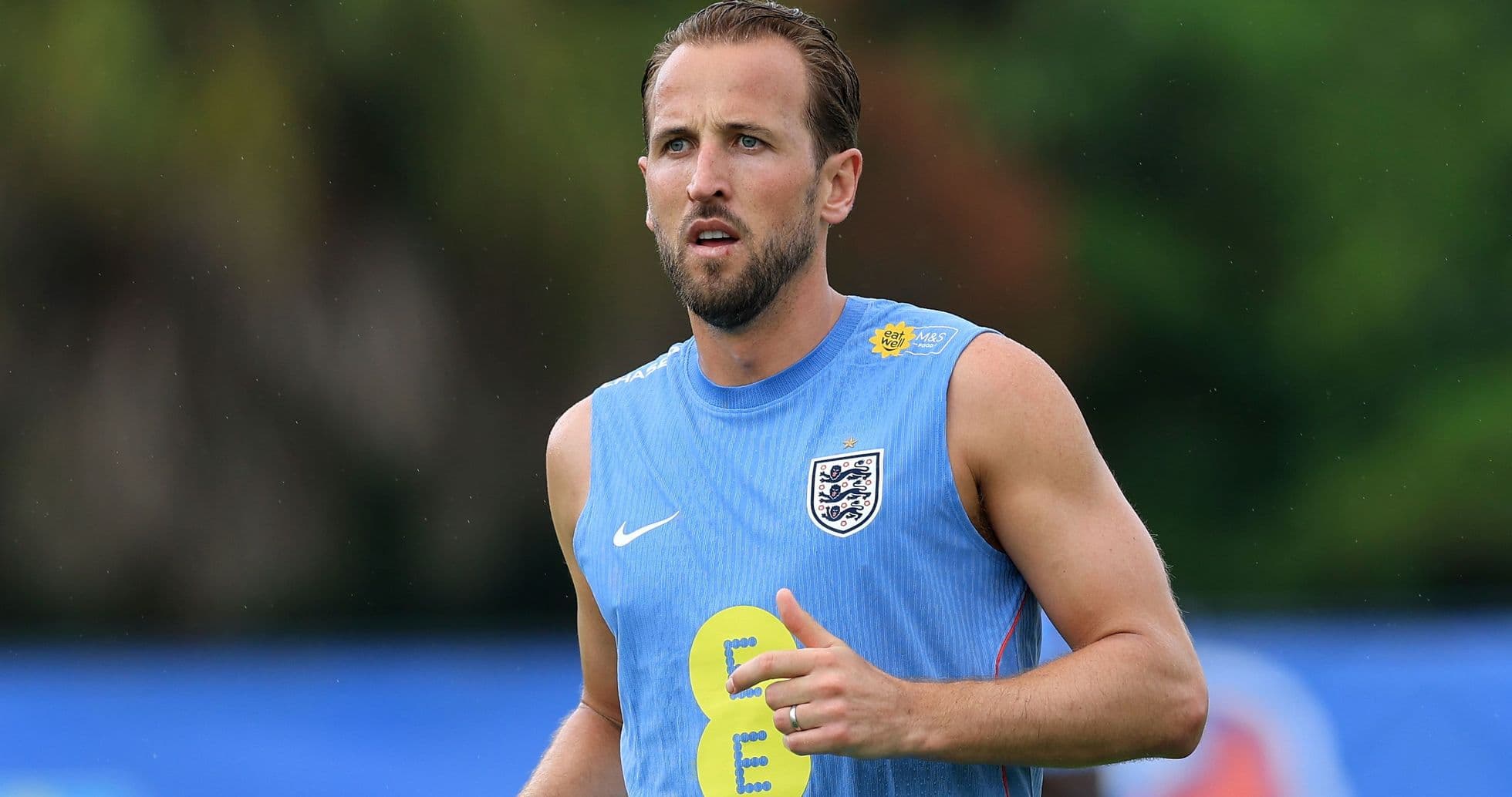 Jugador de Inglaterra entrenando en campo de práctica