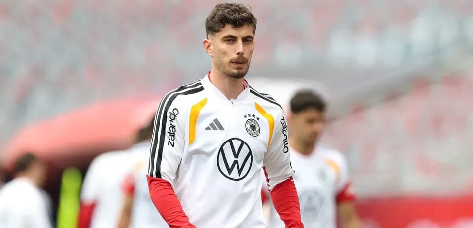 Jugador de Alemania caminando durante el calentamiento