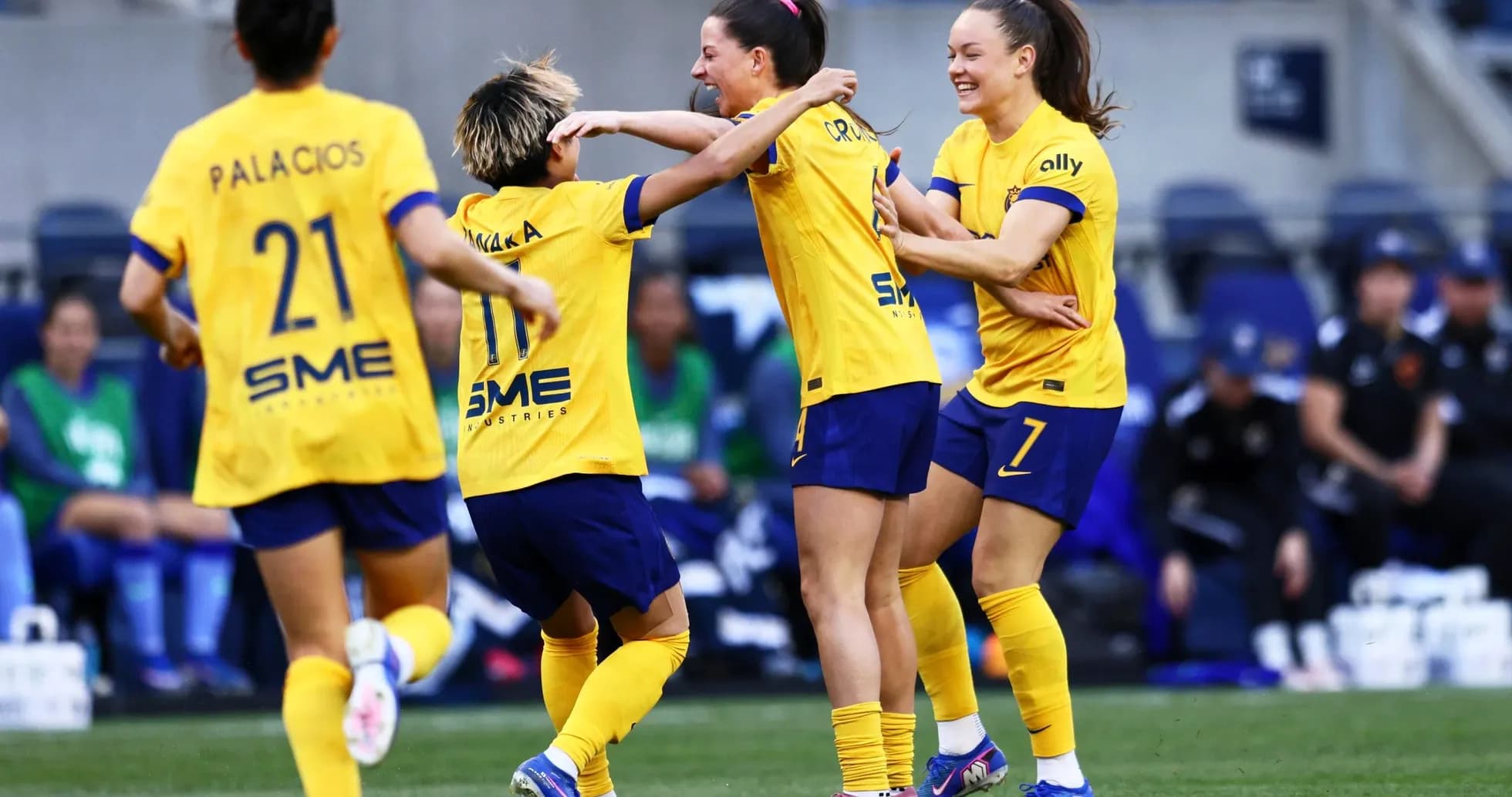 Jugadoras de Angel City celebrando un gol