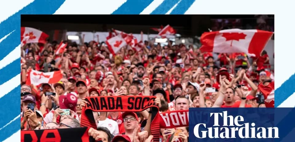 Aficionados animando con banderas canadienses en estadio
