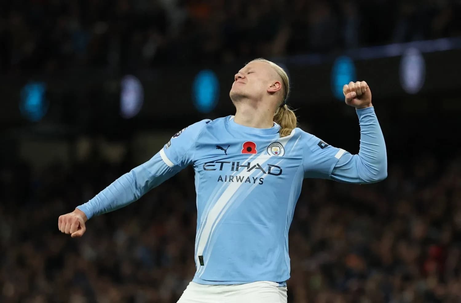 Erling Haaland celebrando un gol con Manchester City