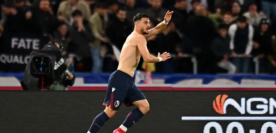 Jugador del Bologna celebrando un gol