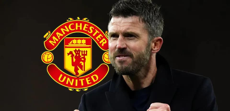 Entrenador de Manchester United celebrando con puños cerrados