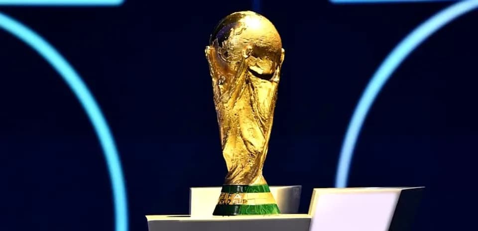 Trofeo de la Copa Mundial sobre pedestal