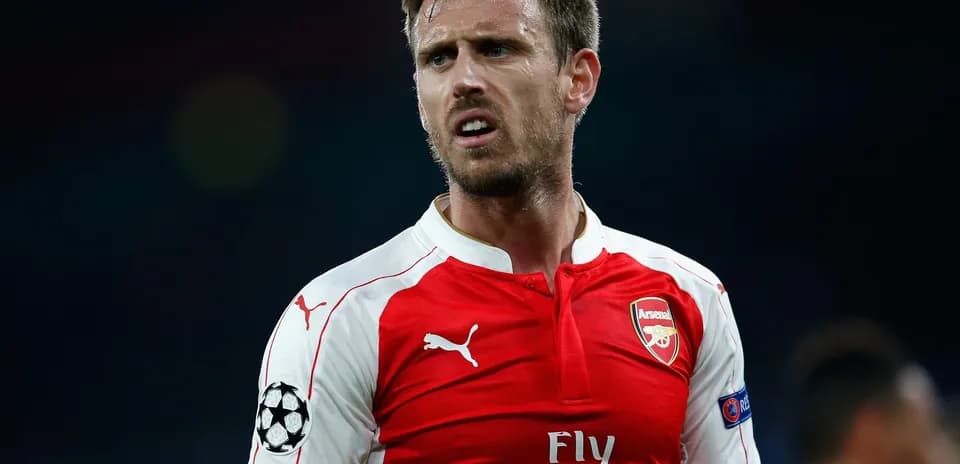 Jugador de Arsenal en acción durante el partido