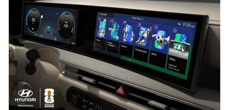 Pantalla de información y entretenimiento en un coche