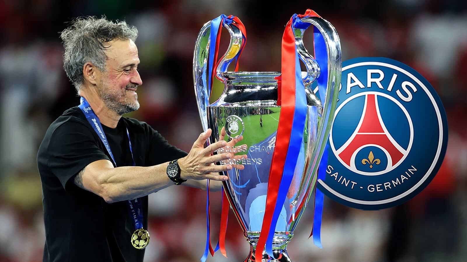 Entrenador celebrando con trofeo de la Champions