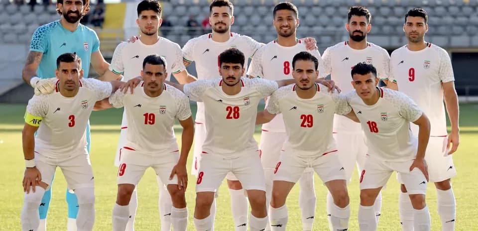 Equipo de Irán posando antes del partido