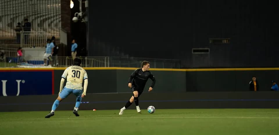 Jugador de El Paso Locomotive en acción
