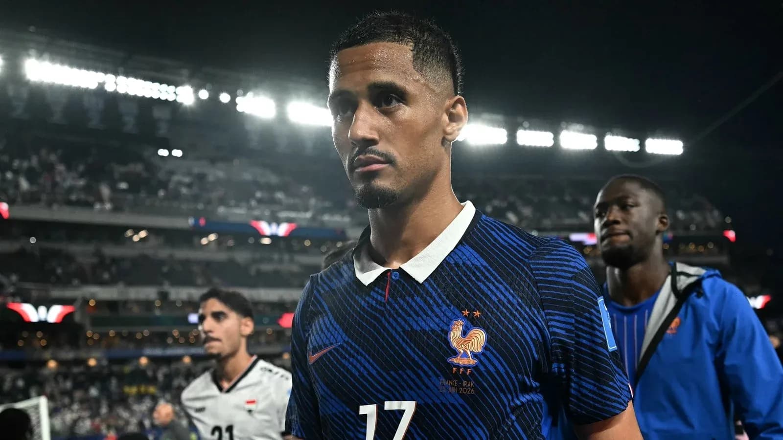 Jugador de Francia saliendo del campo tras partido