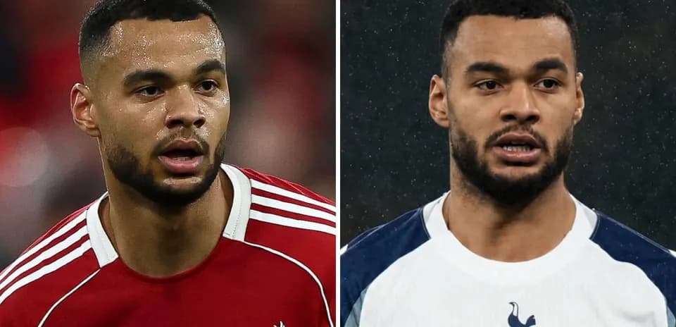 Jugador en dos uniformes diferentes de fútbol